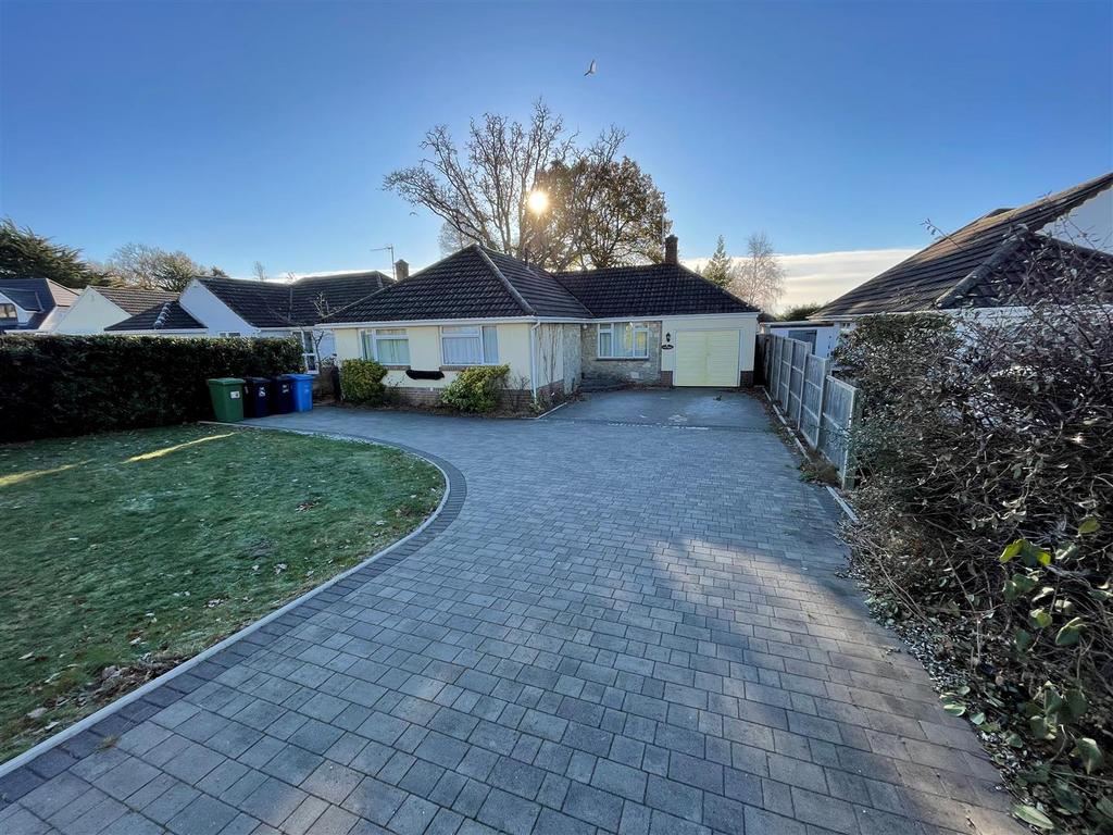 Steepleton Road, Broadstone BH18 2 bed detached bungalow to rent £