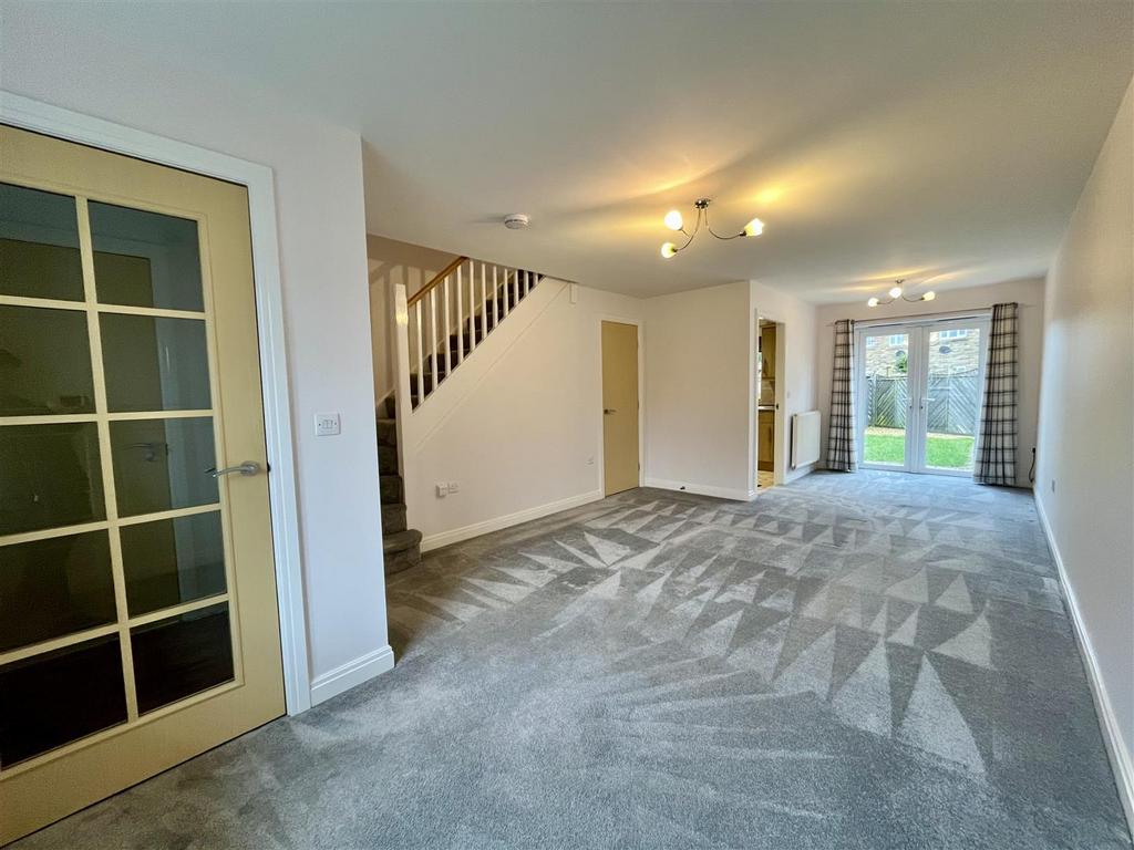 Baildon Way, Skelmanthorpe, Huddersfield, HD8 9GY 2 bed end of terrace