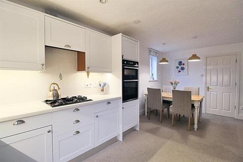 34 Blacksmiths Fold, Almondbury, Huddersfield, HD5 8XH