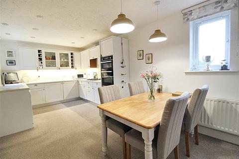 34 Blacksmiths Fold, Almondbury, Huddersfield, HD5 8XH