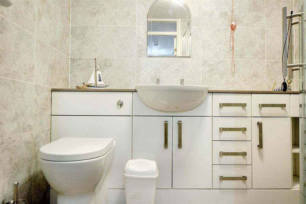 Bathroom 1.jpg