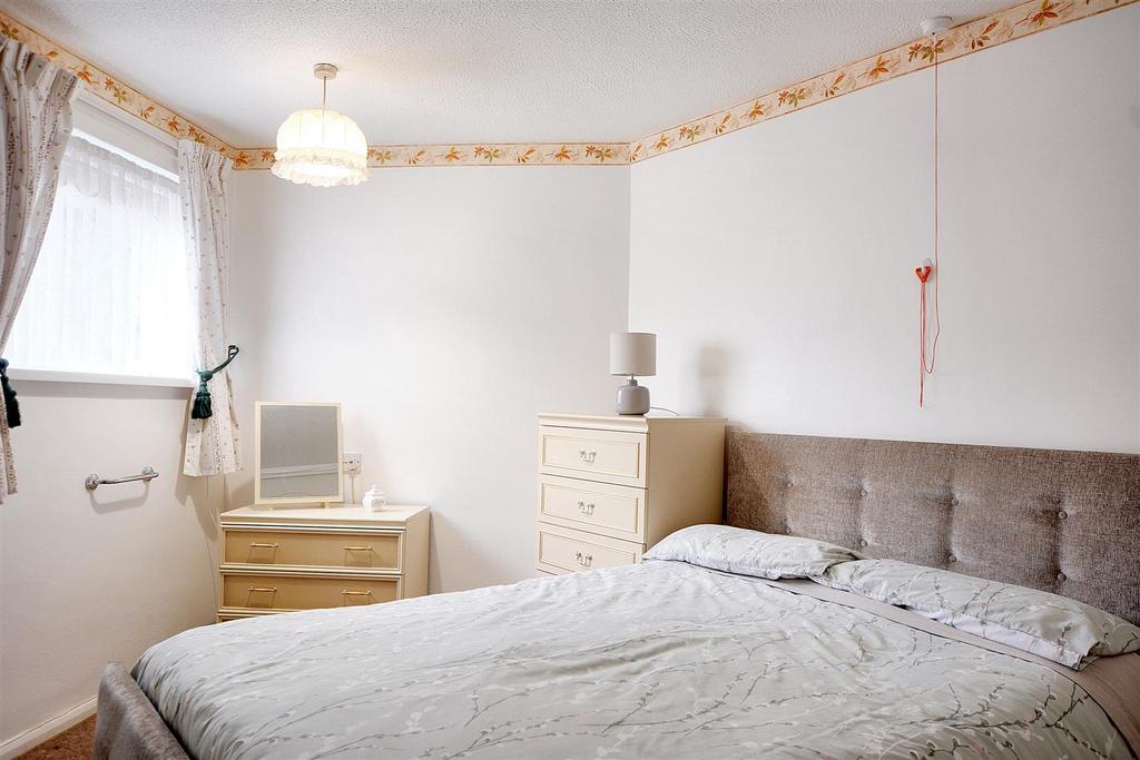 Bedroom 1 1.jpg