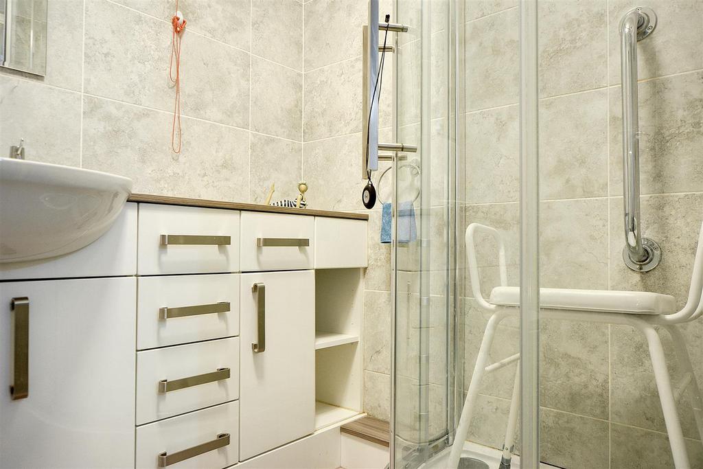 Bathroom 2.jpg