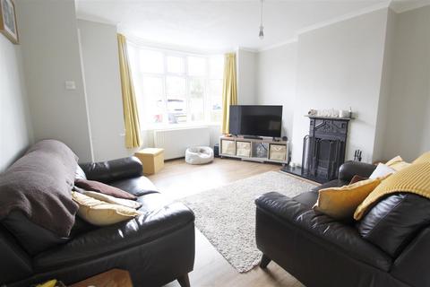 10 Hart Road, Byfleet, West Byfleet, KT14 7NQ