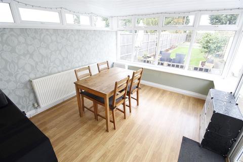 10 Hart Road, Byfleet, West Byfleet, KT14 7NQ