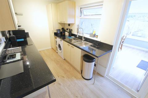 10 Hart Road, Byfleet, West Byfleet, KT14 7NQ