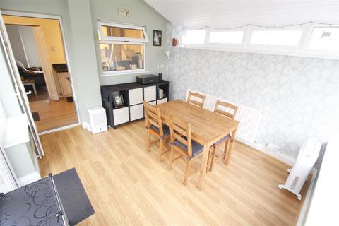 10 Hart Road, Byfleet, West Byfleet, KT14 7NQ