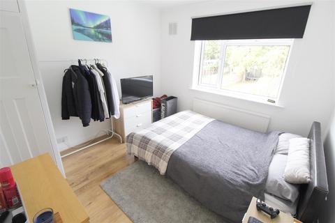 10 Hart Road, Byfleet, West Byfleet, KT14 7NQ