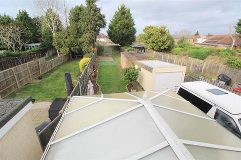 10 Hart Road, Byfleet, West Byfleet, KT14 7NQ