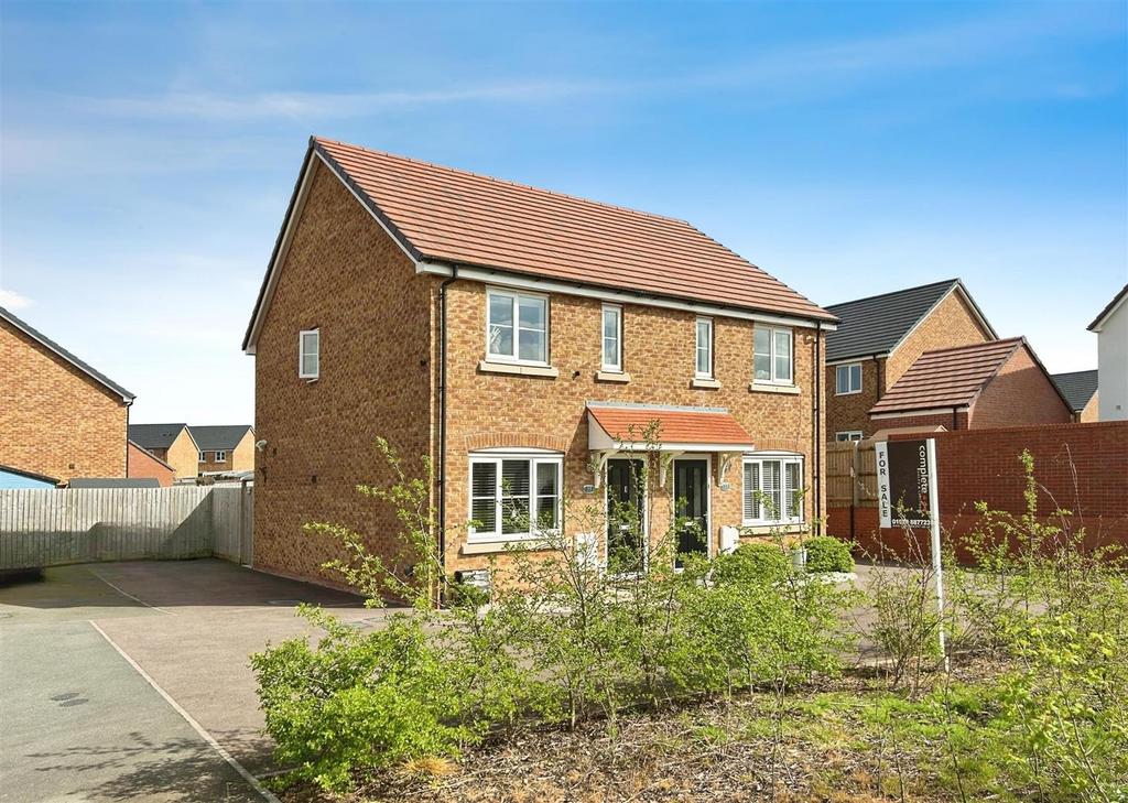 Waterton Way, Tachbrook, Leamington Spa 2 bed semidetached