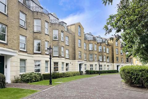 17 Beach Crescent, Littlehampton, BN17 5NT