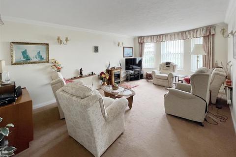 17 Beach Crescent, Littlehampton, BN17 5NT