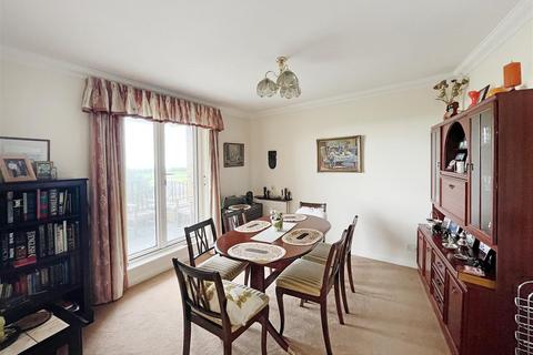 17 Beach Crescent, Littlehampton, BN17 5NT