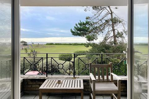 17 Beach Crescent, Littlehampton, BN17 5NT