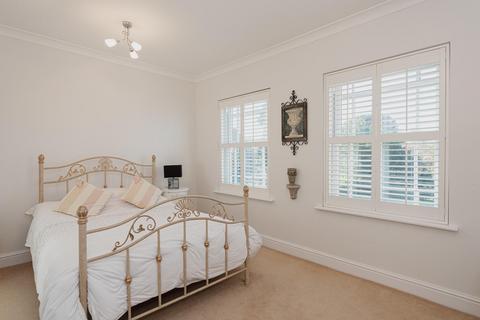 30 Sutton Lane, Banstead, SM7 3RB