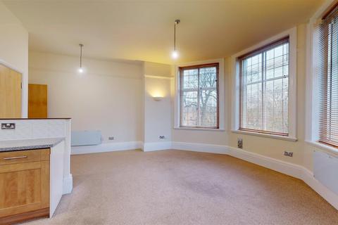 2 bedroom apartment for sale, Sinderhill Court, Northowram, Halifax