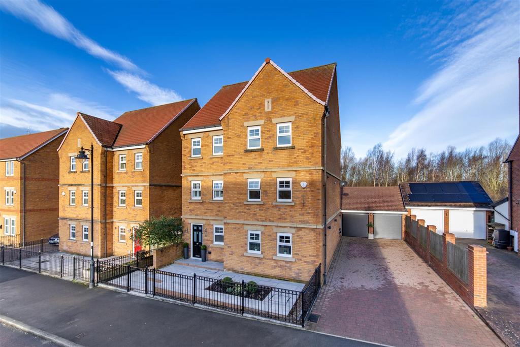 Barmoor Drive, Great Park, NE3 5 bed detached house for sale £650,000