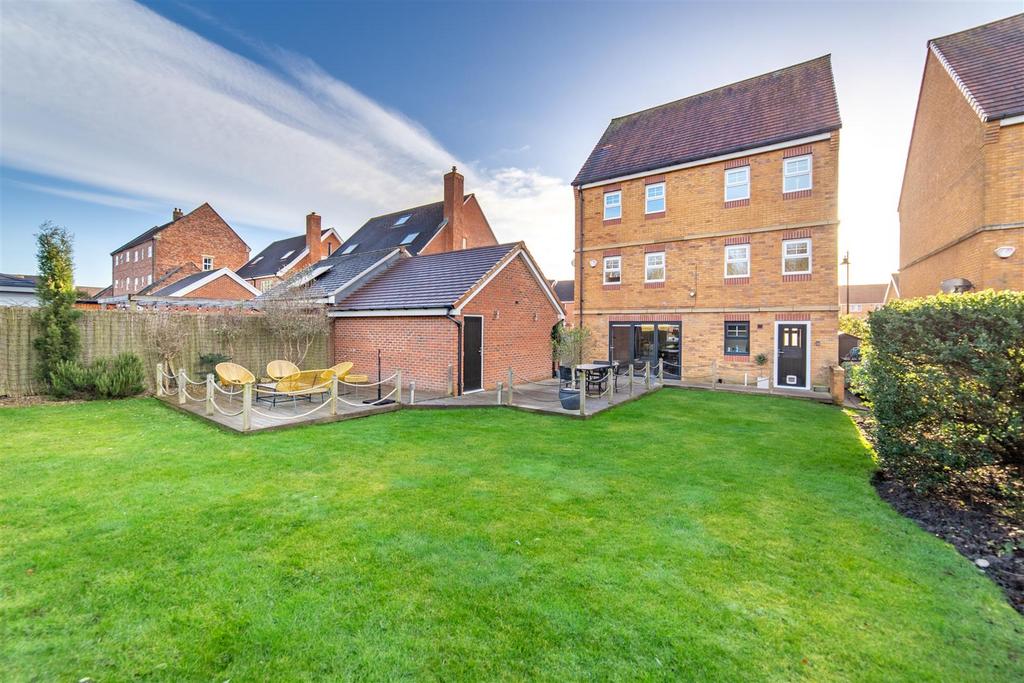Barmoor Drive, Great Park, NE3 5 bed detached house for sale £650,000