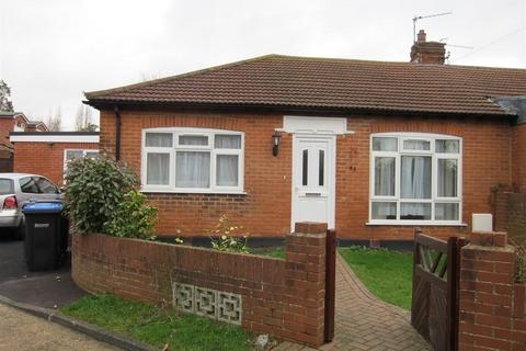 5 bedroom semi-detached bungalow to rent, Vegal Crescent, Egham TW20