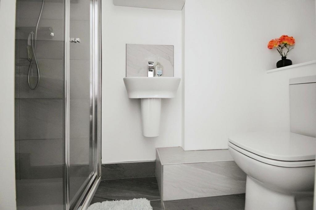 En-Suite To Bedroom Three