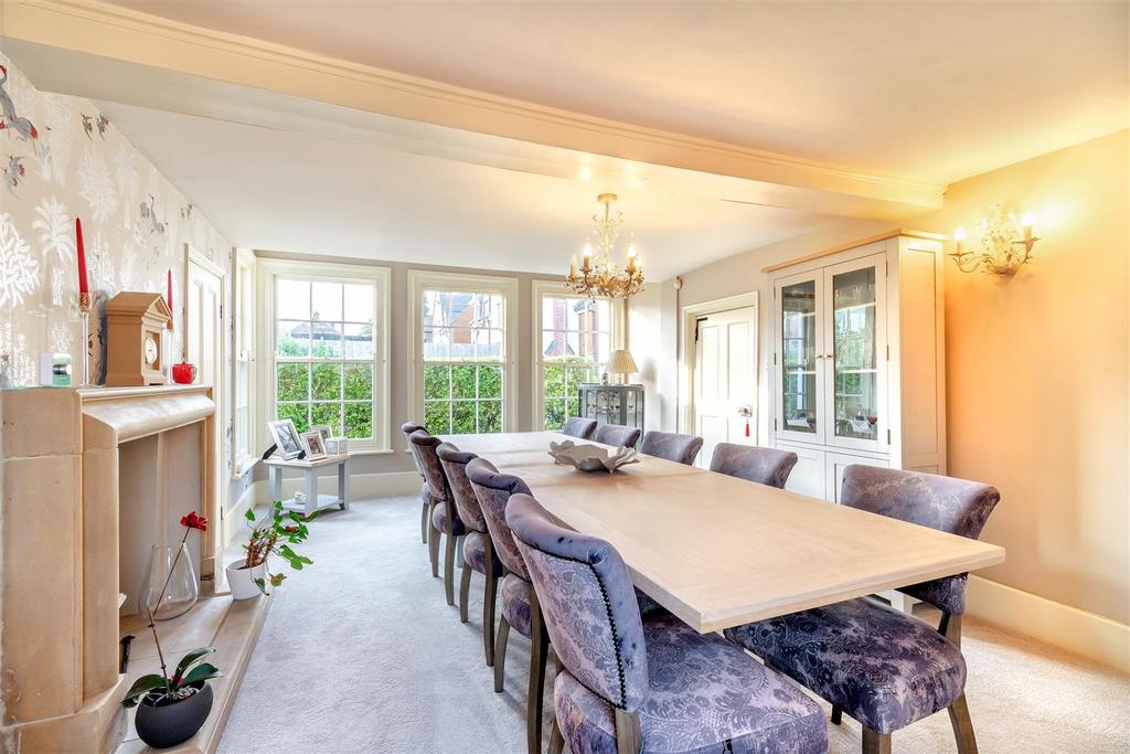 8565600-interior25v2.jpg