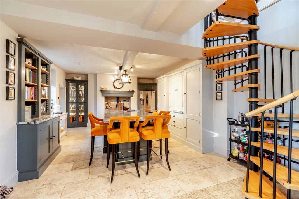 8565600-interior40v2.jpg