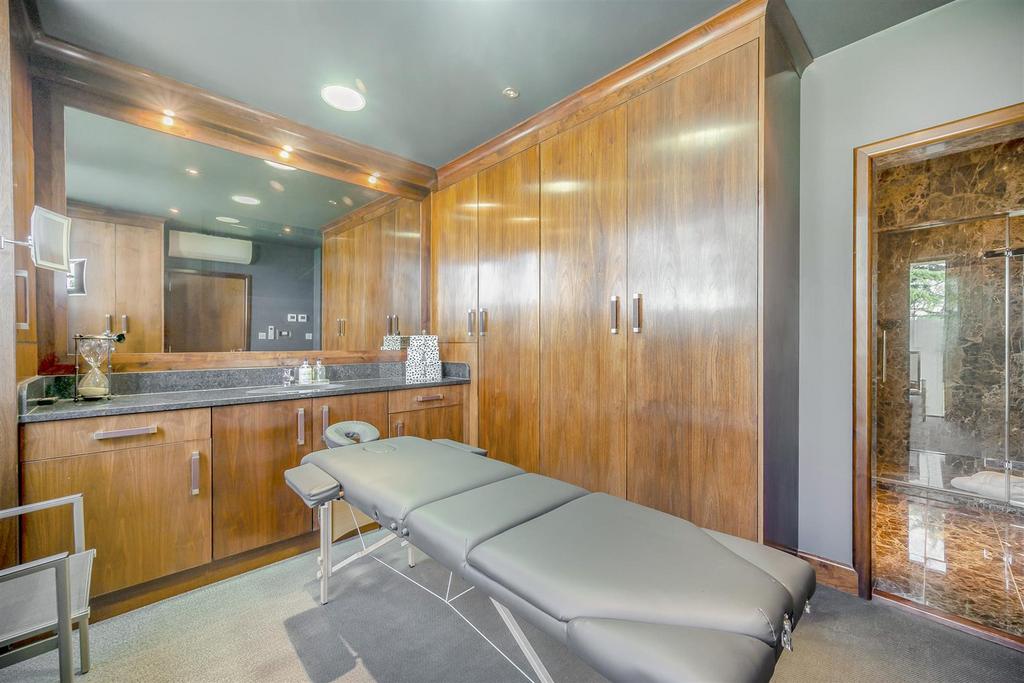 Holmewood Changind Room