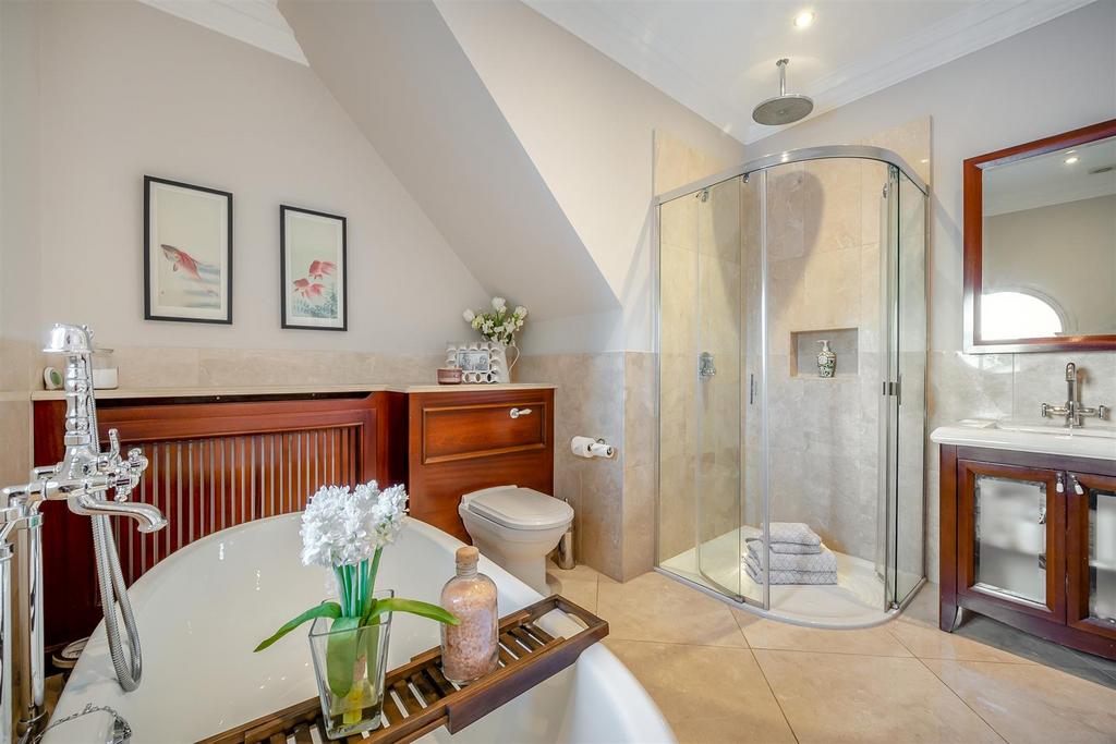 Holmewood Master En-Suite