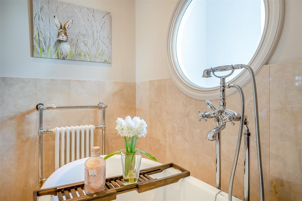Holmewood Master En-Suite