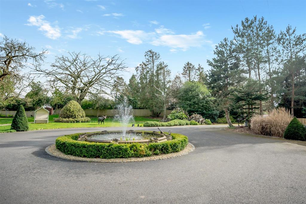 Holmewood Front Driveway