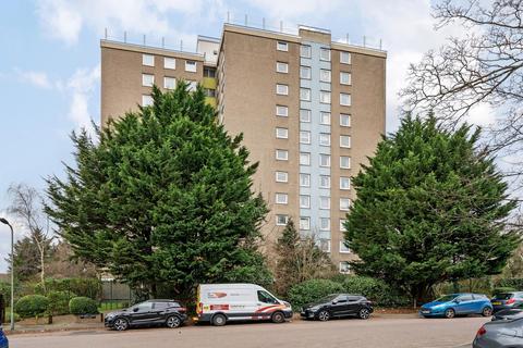 1 bedroom flat for sale, Avenue Road, London