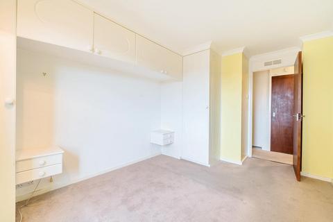 1 bedroom flat for sale, Avenue Road, London