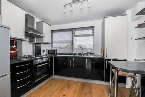 2 bedroom flat for sale, Lindiswara Court, Watford Road, Croxley Green, Rickmansworth