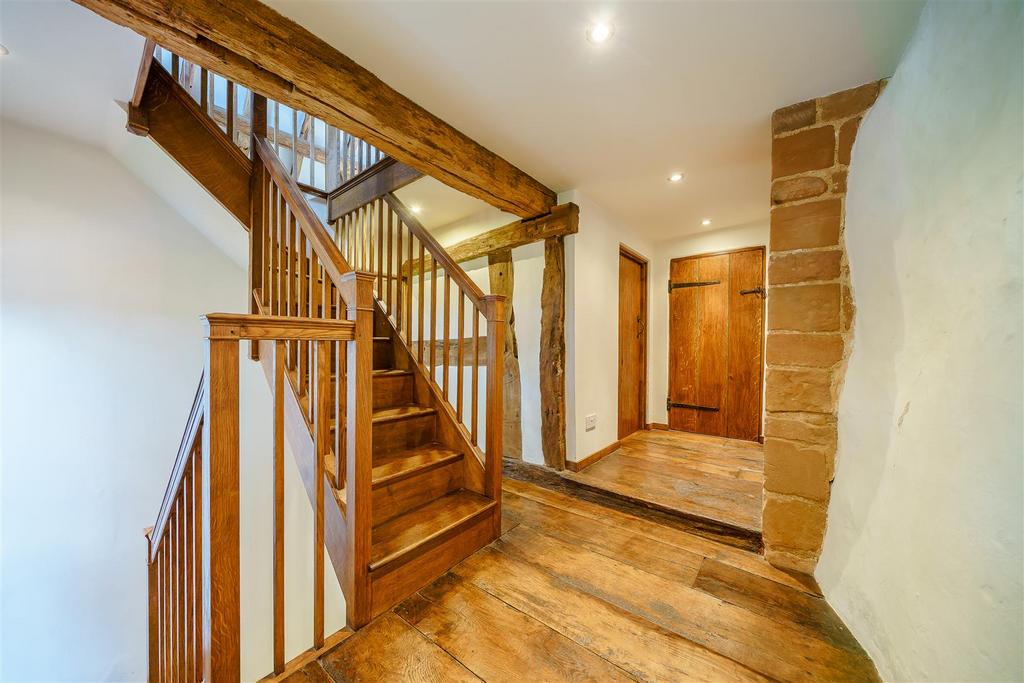 8438396-Interior16.jpg