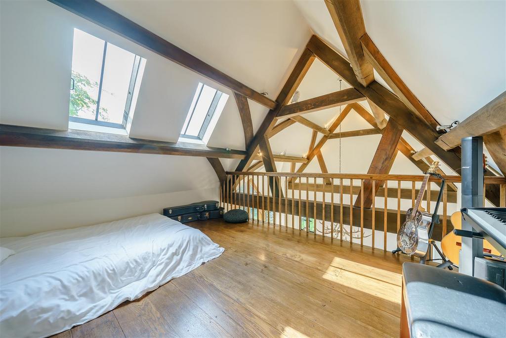 8438396-Interior17.jpg
