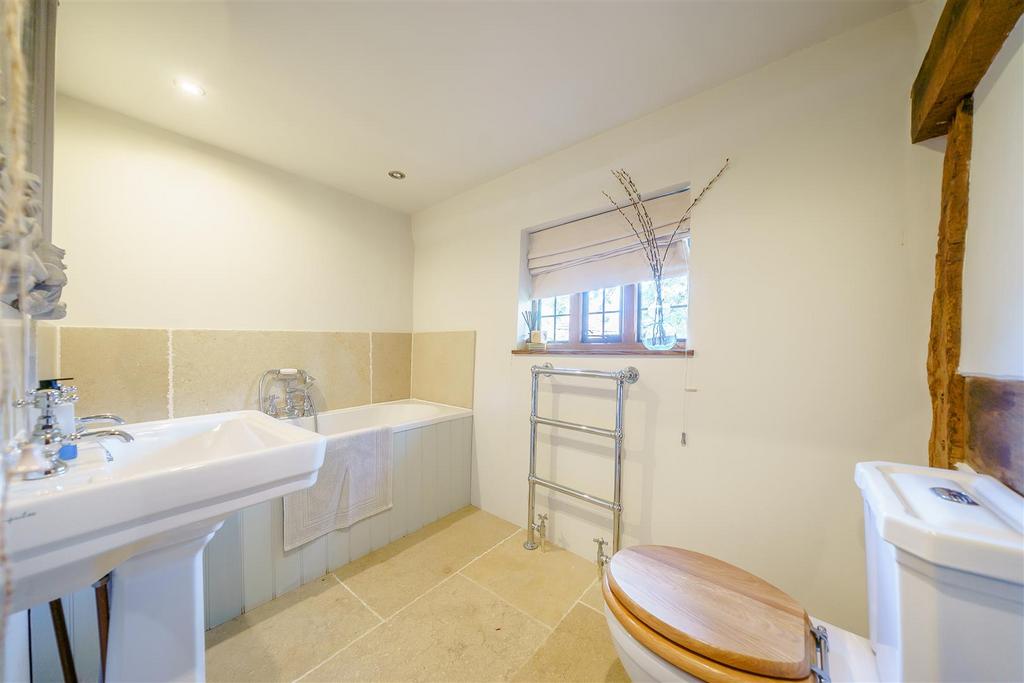 8438396-Interior12.jpg