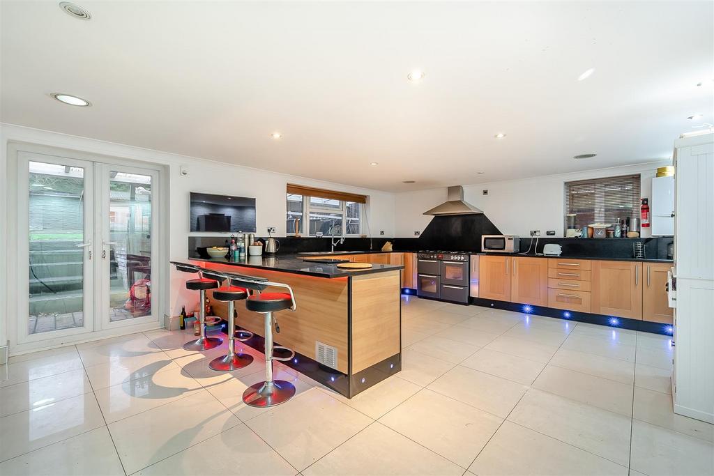 Gregory Avenue, Stivichall 5 bed detached bungalow for sale £725,000
