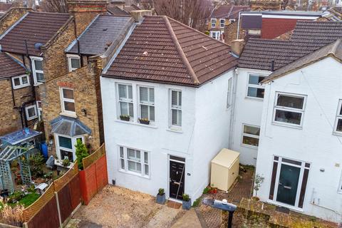 16 Forest Side, London, E7 0JB