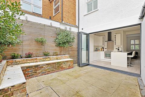 16 Forest Side, London, E7 0JB