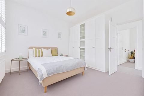 16 Forest Side, London, E7 0JB