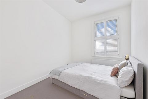 16 Forest Side, London, E7 0JB