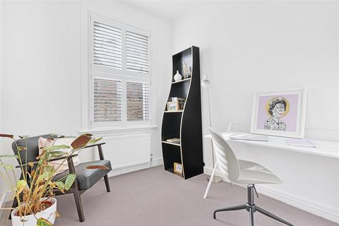 16 Forest Side, London, E7 0JB
