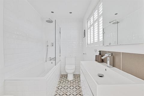 16 Forest Side, London, E7 0JB