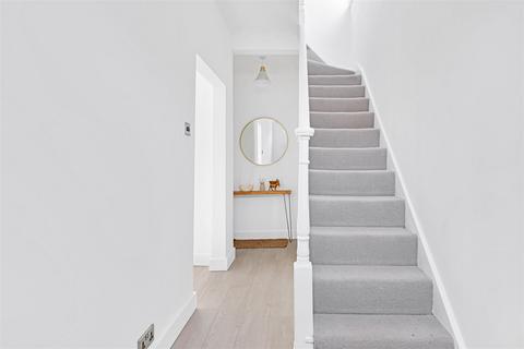 16 Forest Side, London, E7 0JB