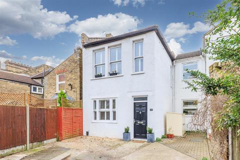 16 Forest Side, London, E7 0JB