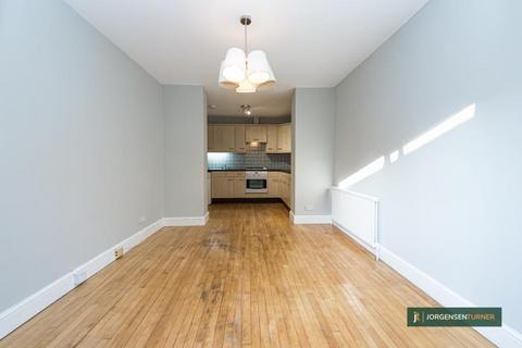 2 bedroom flat to rent, Stanlake Road, Shepherds Bush, W12