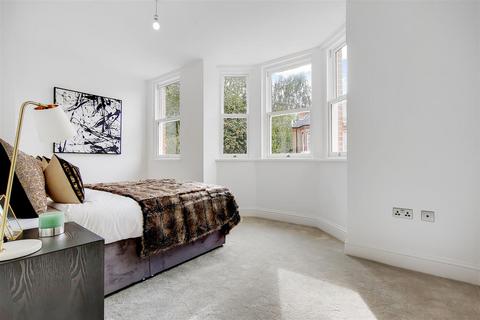 2 bedroom apartment for sale, West Barnes Lane, New Malden