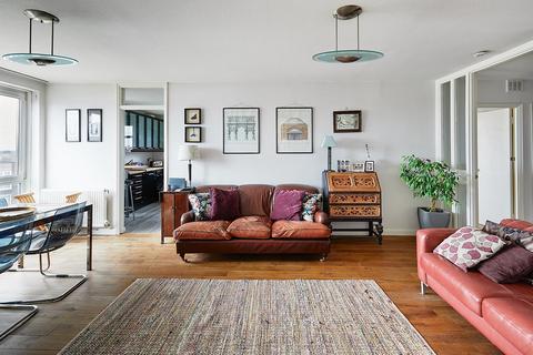 2 bedroom flat for sale, Rosebank, Fulham, SW6