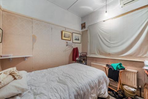 3 bedroom detached bungalow for sale, The Warren, Worcester Park