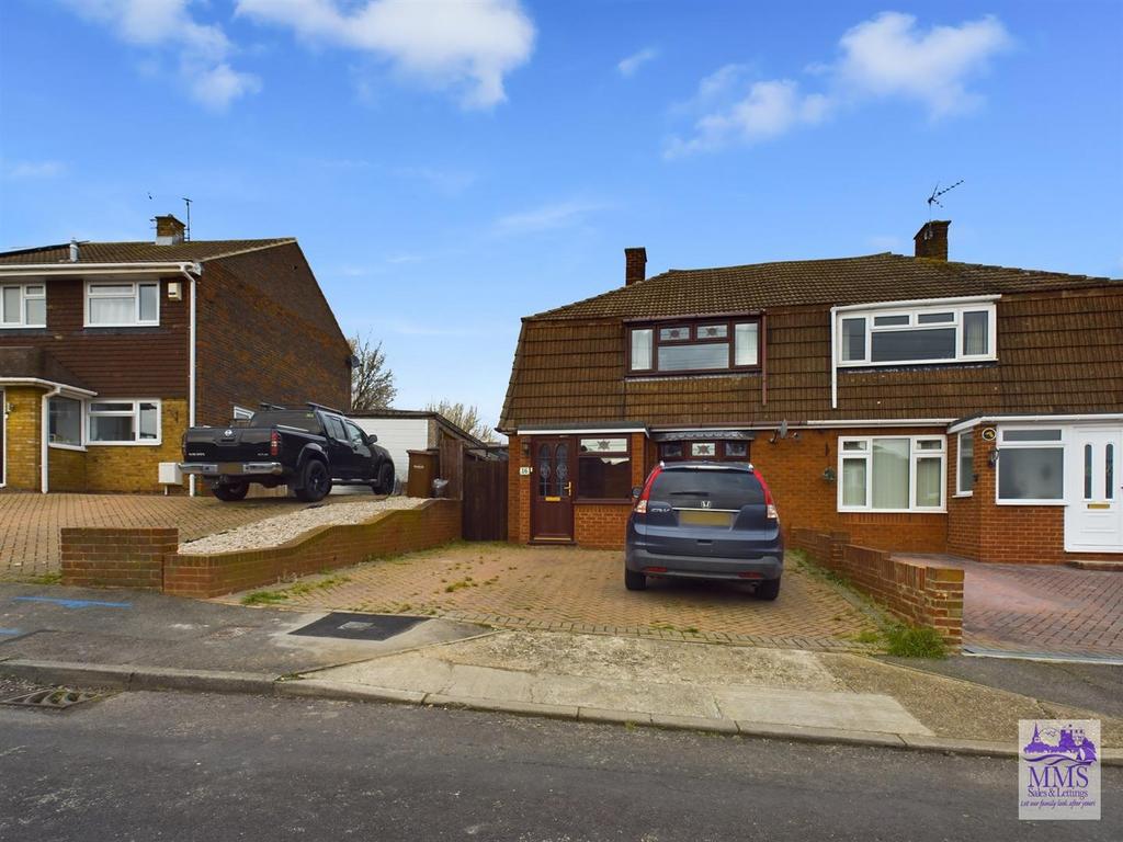 Kingshill Drive, Hoo, Rochester 2 bed semidetached house for sale £